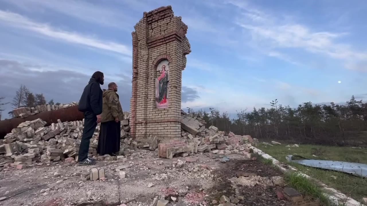 Luhansk, Oblast a Orthodox church shelled repeatedly by the Ukrainian army collapse