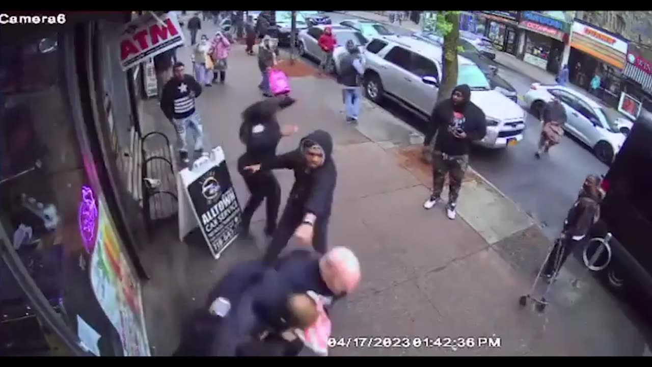 SHOCK ATTACK! Criminal With 11 Priors Attacks NYPD Officer with Bottle in Broad Daylight [WATCH]