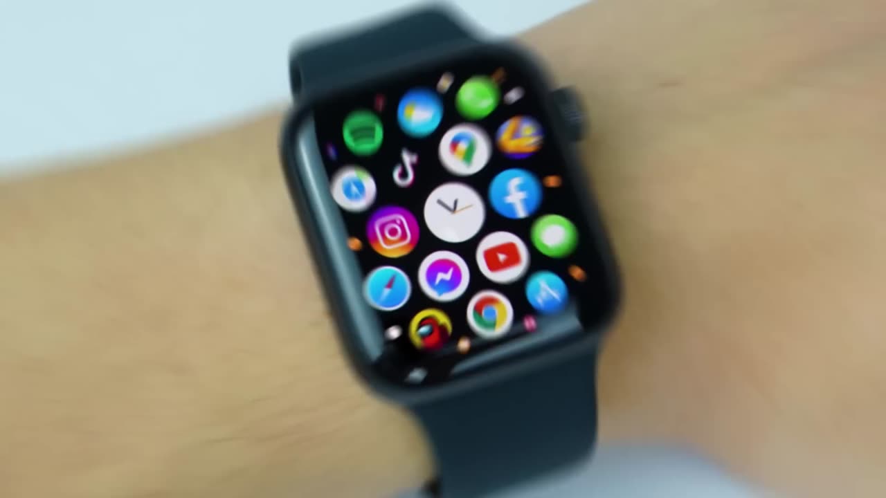 Play Game, Watch a Video, Facebook on Apple Watch SE