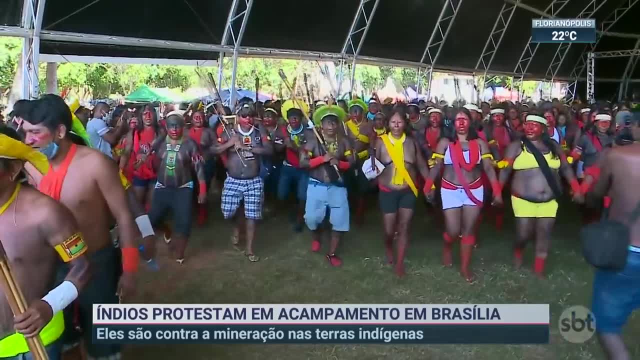 Índios montam acampamento para protestar em Brasília | SBT Brasil (04/04/22)