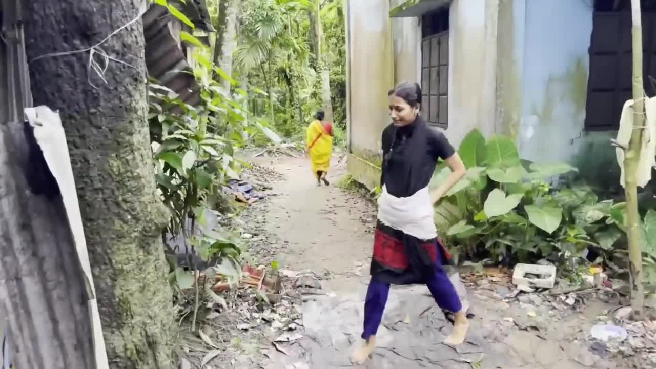Try To Not challenge Comedy Watch the funny video of the same condition of Dr. Motu while treating