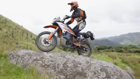 Chris Birch takes on MUD BATH MOUNTAIN on new bikes !