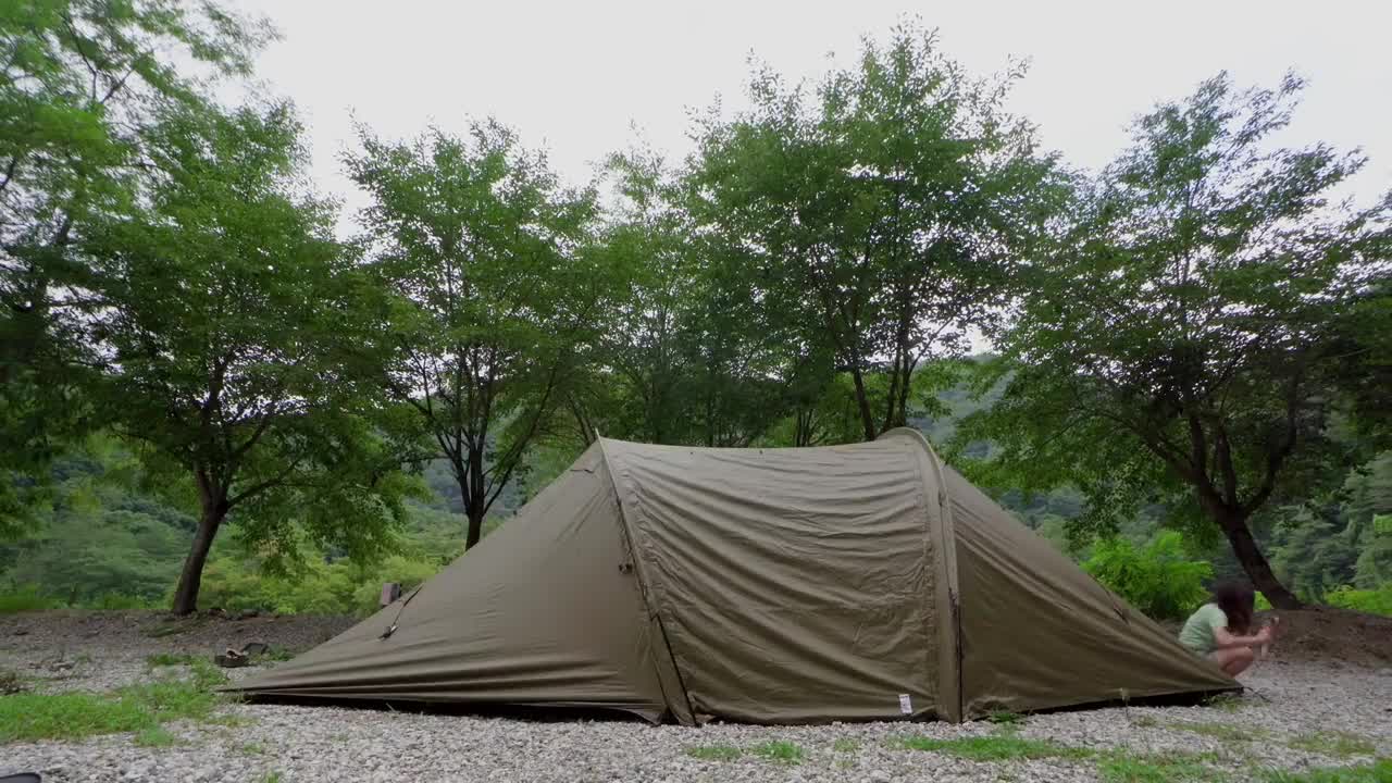 Camping in self driving camp in summer is fun for one person. You can't imagine