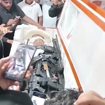 Arkivoli plot me armë, ceremonia e pazakontë e varrimit të bosit të kartelit ekuadorian të drogës