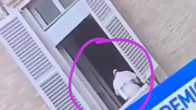 Creepy - holographics? cgi? WTF?