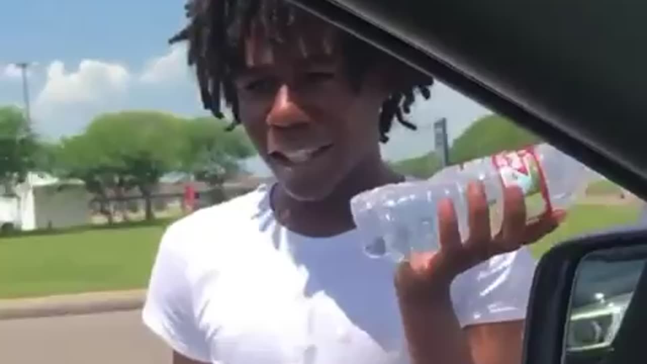 Gang members Rob teens selling water are THREATEN TO SHOOT THEM in Houston.