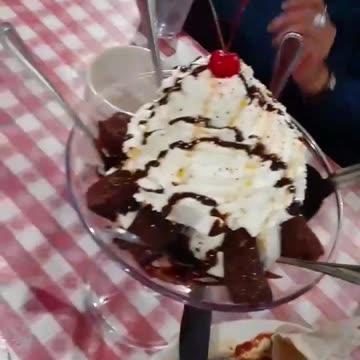 Colossal Sundae!