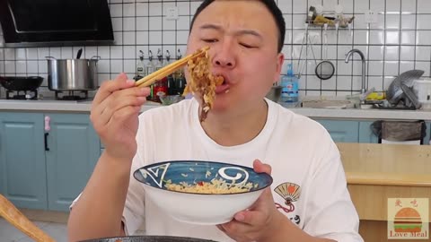 Lion head meatballs with lotus root slices, crunchy meat, big pot of beef