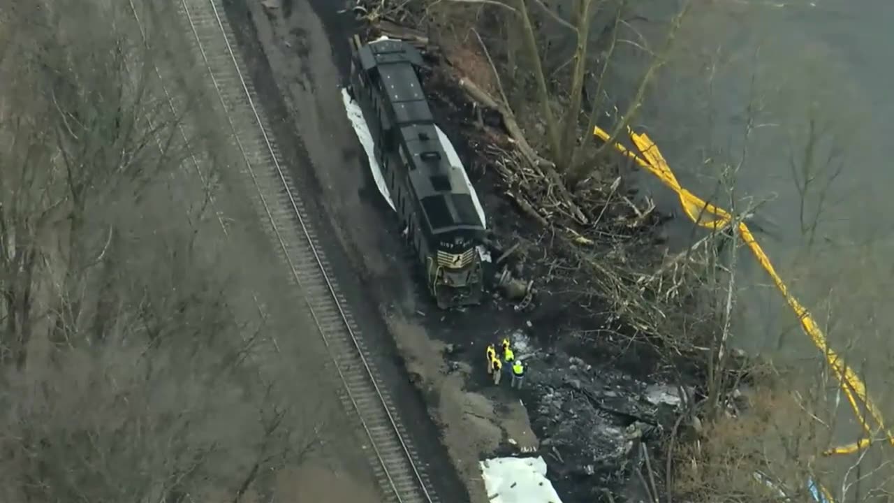 Another Norfolk Southern train derailment cleanup along Lehigh River: aerial video