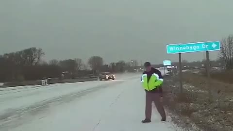 Police Almost gets slammed by a speeding SUV