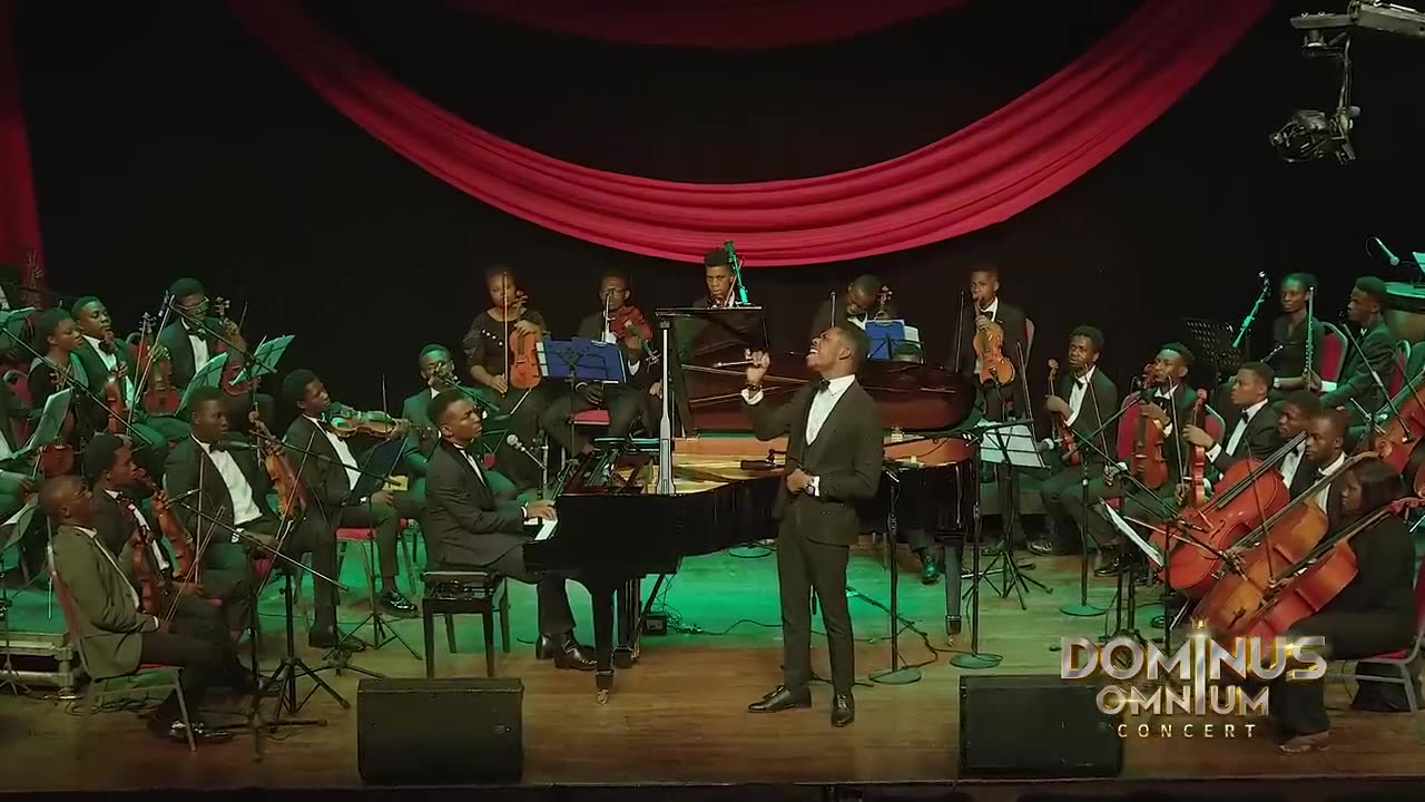 Frank Edwards feat Moses Bliss - Emmanuel (Live In Concert)