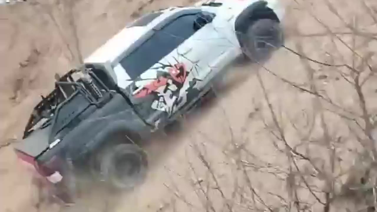 Toyota pickup truck climb on racing cars and ends - CHINA ODA CHINA O