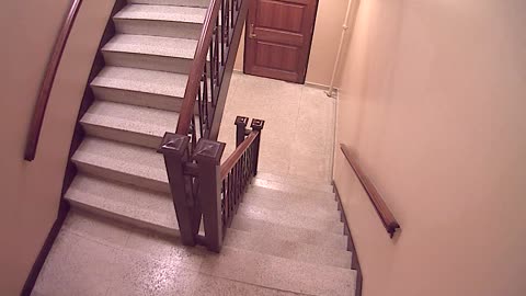 0455USCH03H405Stairwell_2021-01-06_09h00min03s027ms.mp4