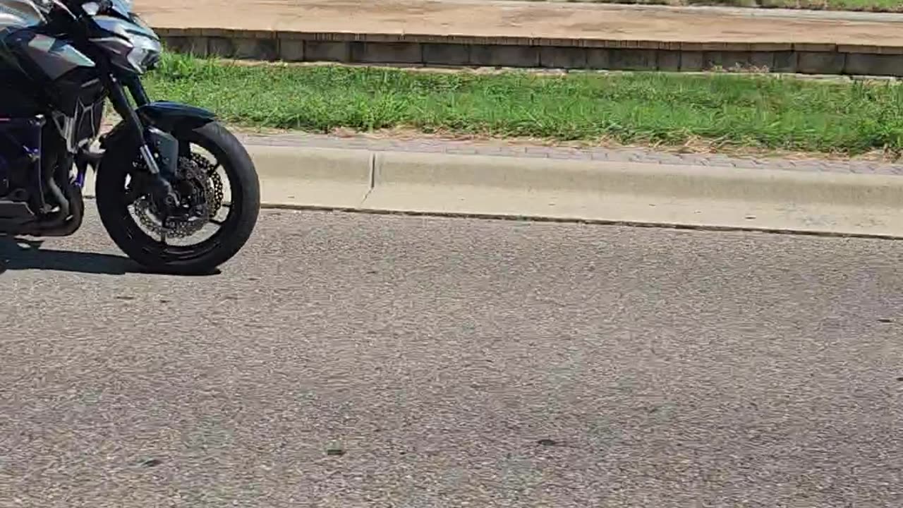 Street bike wheelie