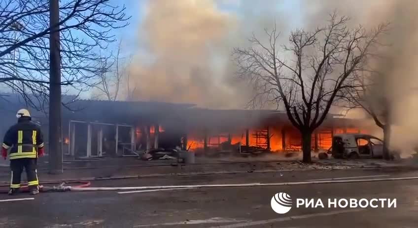 Grads continue to be fired at Donetsk right in the center of the city.