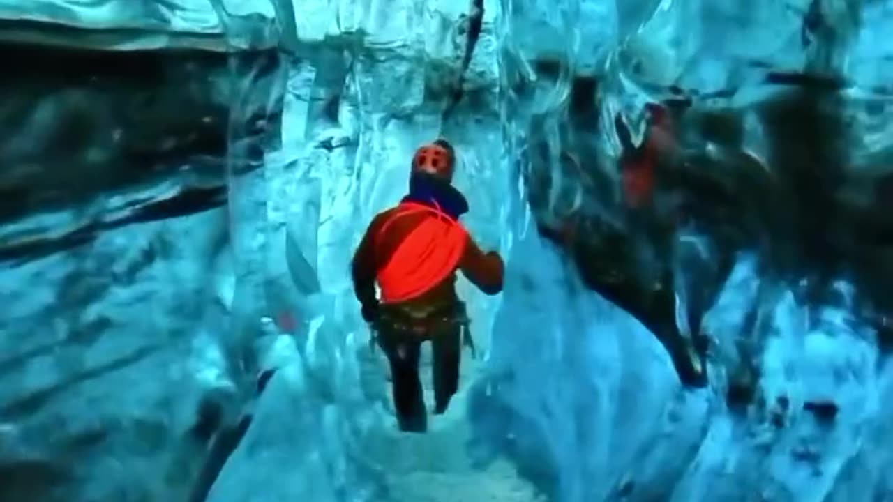 The ice caves of Iceland amaze tourists with their extraordinary beauty and grace