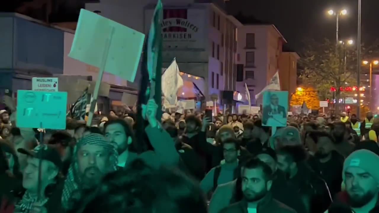 Anti-Israel-Demo in Essen mit Terror-Fahnen