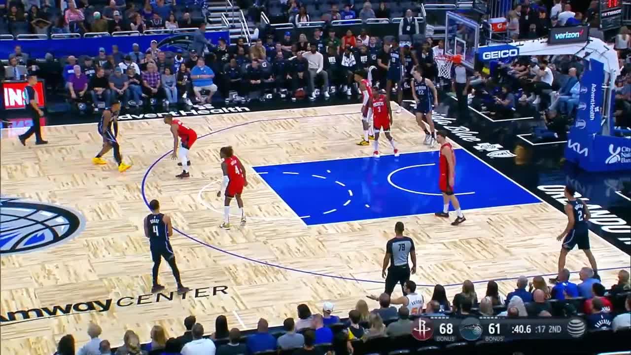 Paolo Banchero cooks Eric Gordon with crossover and throws down monster dunk