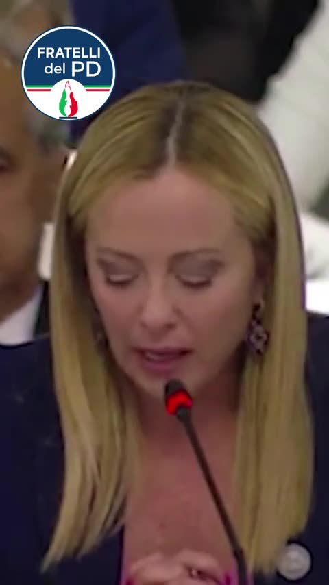 Giorgia Meloni LADY ASPEN INSTITUTE e il piano del suo governo di 450mila sbarchi in 3 anni.Quando una cosiddetta patriota piace ai dem USA,il motivo è uno:non è una patriota e fa gli interessi dei suoi padroni