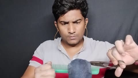 barber cutting men's hair asmr