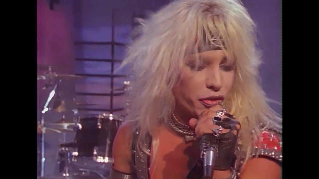 MÖTLEY CRÜE - Looks That Kill (Official Video)