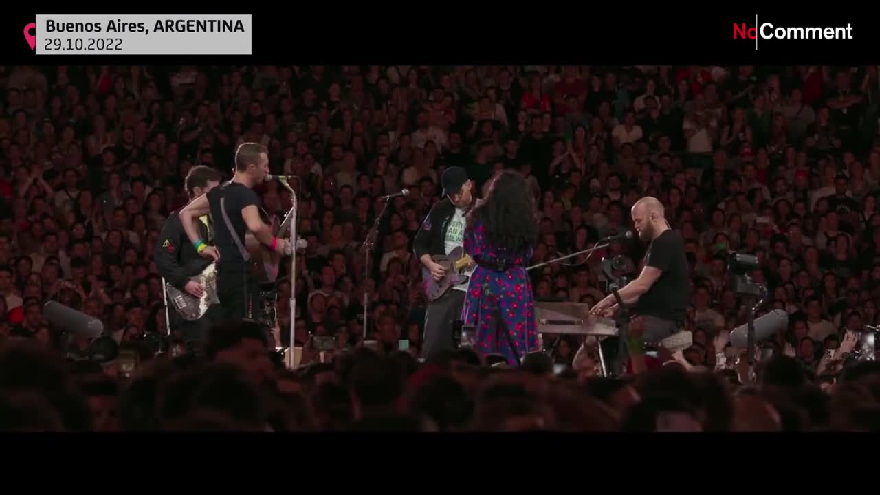 Coldplay interpreta en Buenos Aires la canción protesta prohibida en Irán