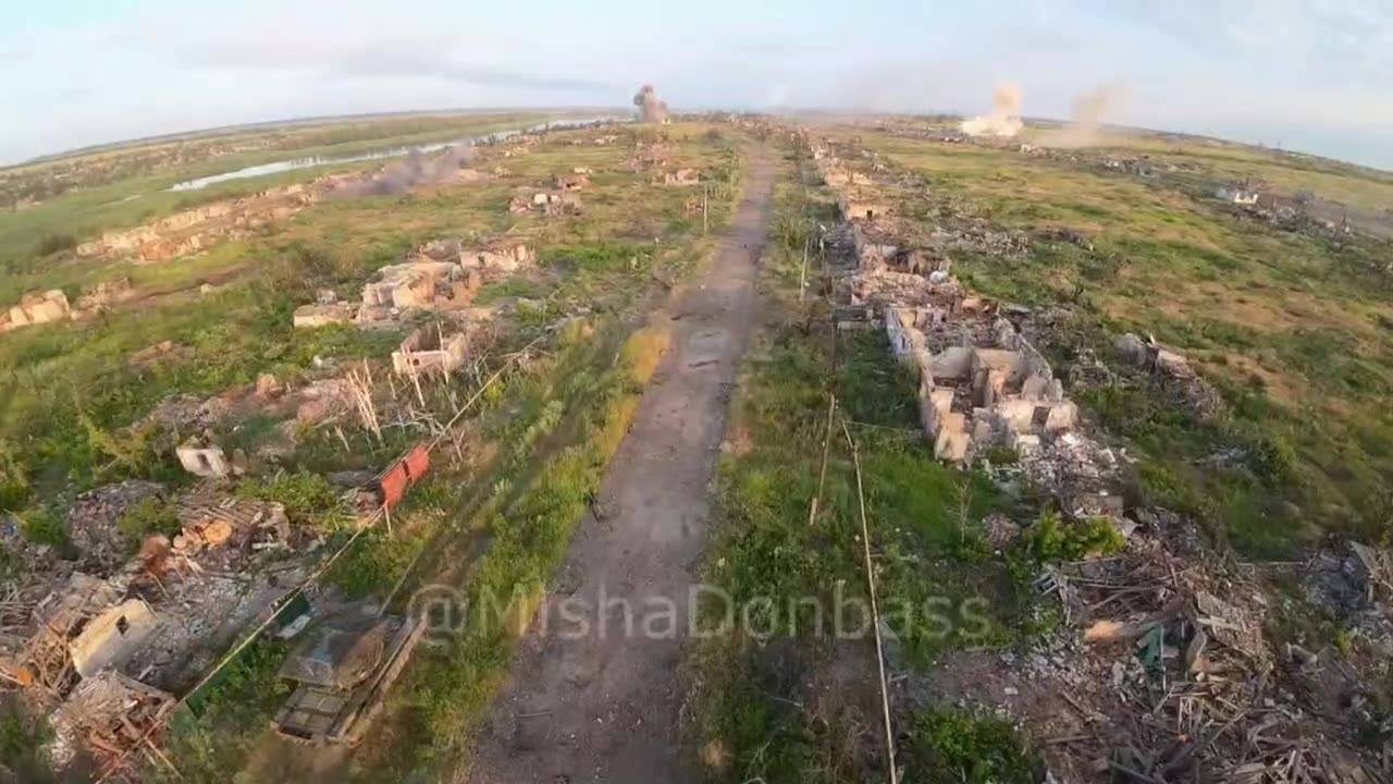 A beautiful (and bizarre) footage from Maryinka... OMG!!!