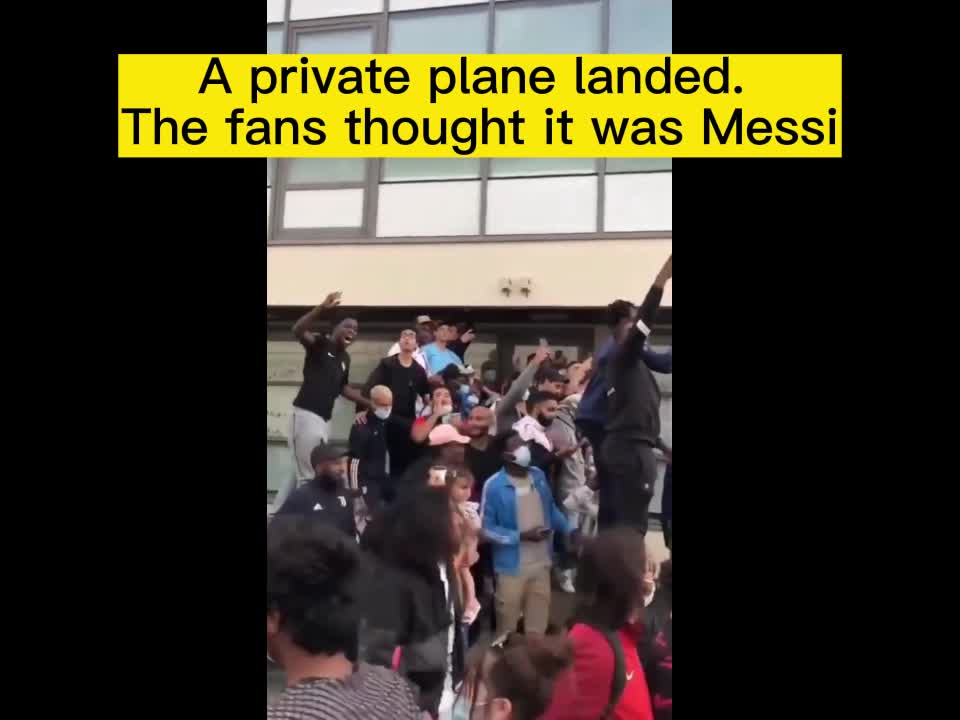 #Paris Saint Germain fans are waiting at the airport for # Messi