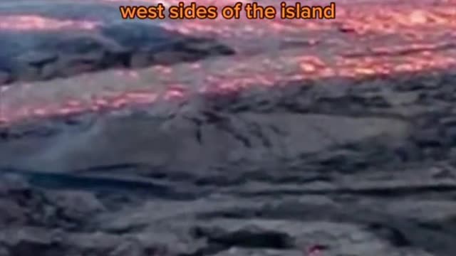 New fountains of lava, roughly 10 stories high, gushed out of Mauna Loa Tuesday3