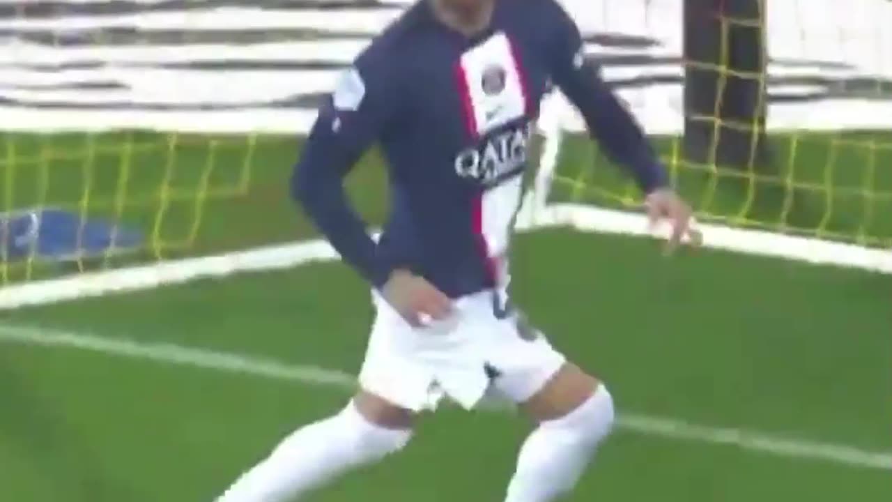 FRANKOWSKI STRZELA GOLA PSG