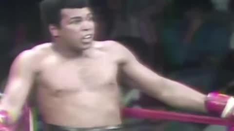 Muhammad Ali dodges 21 punches in 10 seconds (1977)