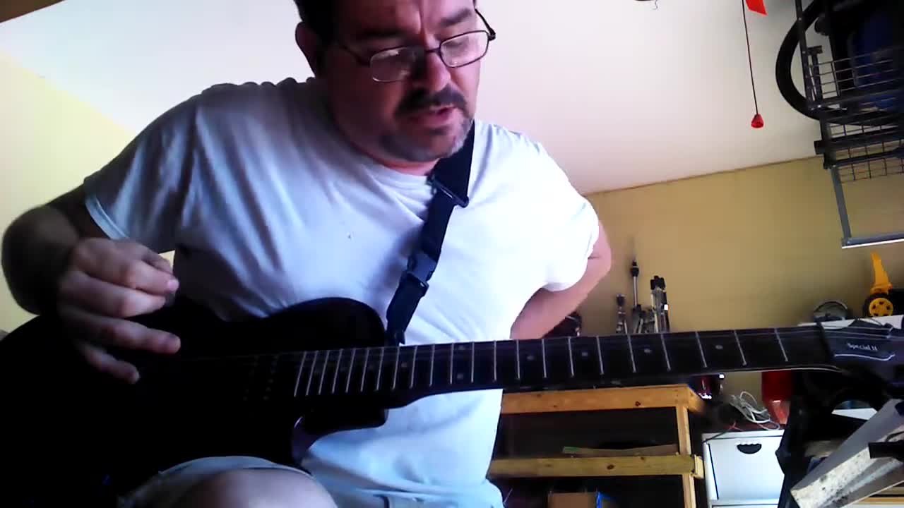 How I play AC/DC "Hells Bells" on Guitar made for Beginners