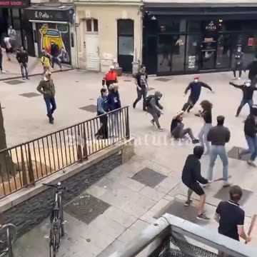 rabusiów i Antify we francuskim mieście Angers