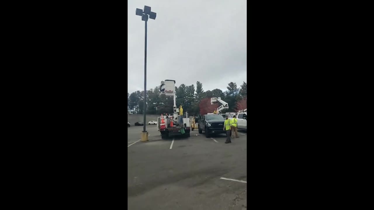 Linemen Go on Strike in Asheville, NC - No Pay From the Government