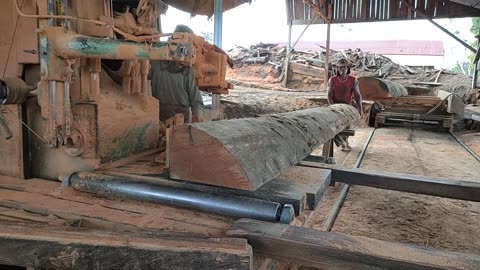 Operator Skills Sawing Super Large And Long Wood
