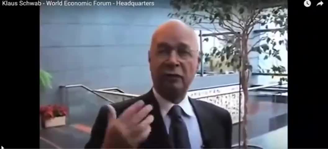 Klaus Schwab explaining his grip