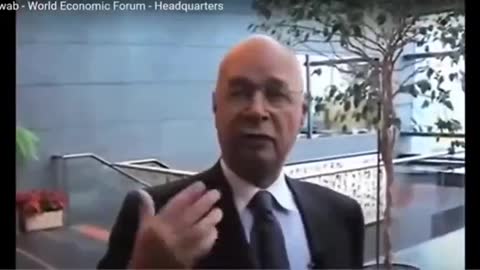 Klaus Schwab explaining his grip