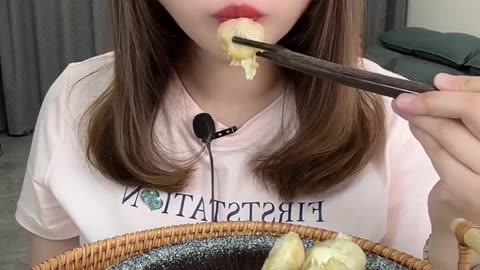 Thumb Fried Buns is delicious #shortvideo #viral #shortsvideo #shorts #short #foodie #famous #eating