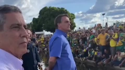 Bolsonaro reassures the Brazilian people that he is the Supreme Chief of the Armed Forces