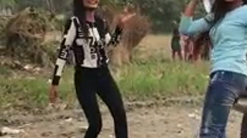 Indian bhojpuri stage show program bhojpuri song aam Ke dulhan banana na to sar lekar jayegi