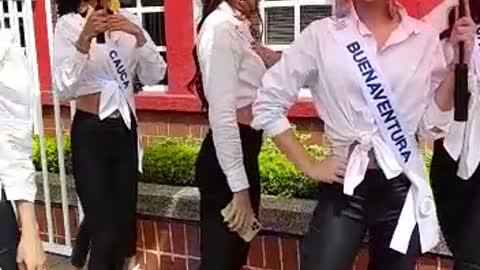 Las reinas nacionales visitan Aluna