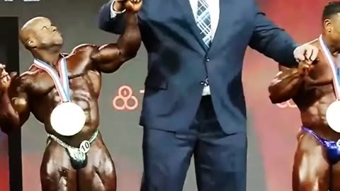 Bodybuilder VS strongman 🔥