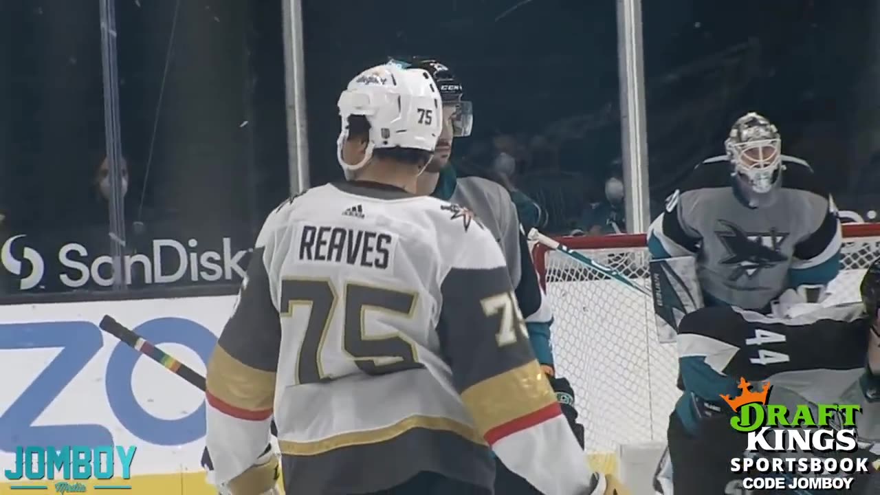 Reaves And Gabriel Start the period with a big fight, a breakdown