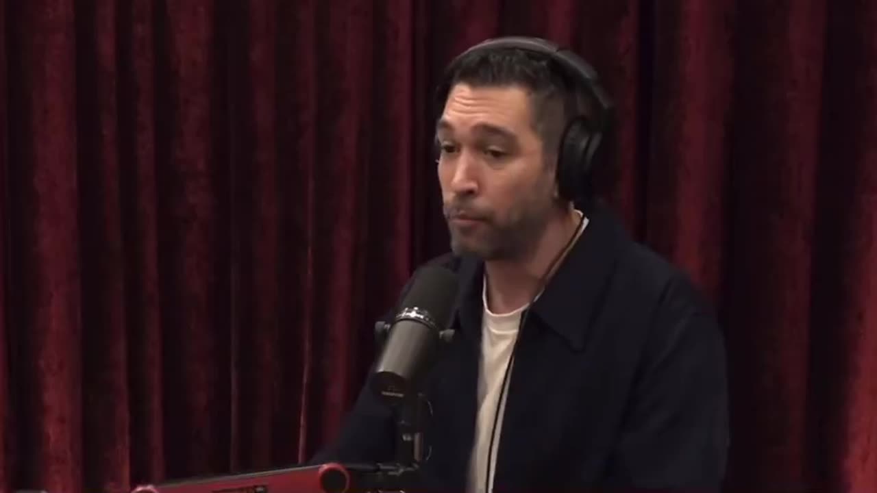 JOE ROGAN to DAVE SMITH: Why don't I organize a podcast with you, me, and Trump?