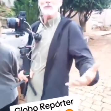 Por isso querem calar as pessoas nas redes sociais: pegaram os “repórteres” da @tvglobo encenando na TRAGÉDIA DO RIO GRANDE DO SUL.
