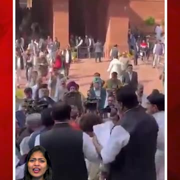 కేరళ చేనేత చీరలో ప్రియాంక.. ఫొటో తీసిన రాహుల్ | #rahulgandhi #priyankagandhi #court #viral