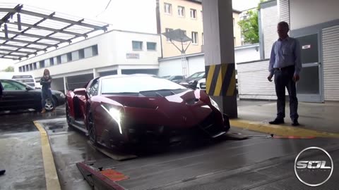 £3.4 Million Lamborghini Veneno Roadster: SPACESHIP SUPERCAR!