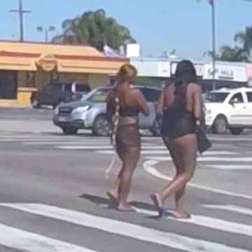 Figueroa Street Walkers #losangeles #Figueroa #streetwalker #ghetto #driving
