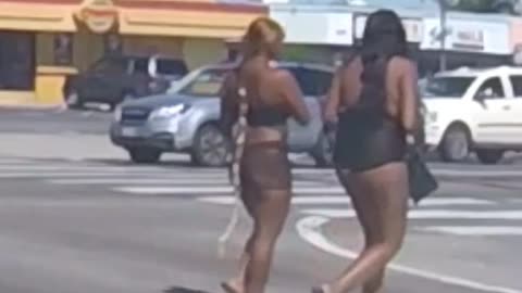Figueroa Street Walkers #losangeles #Figueroa #streetwalker #ghetto #driving