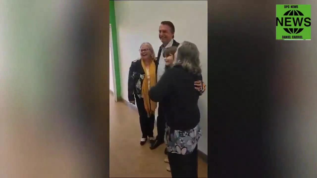 Jair Bolsonaro é Adimirado no voo para Porto Alegre; VEJA VÍDEO